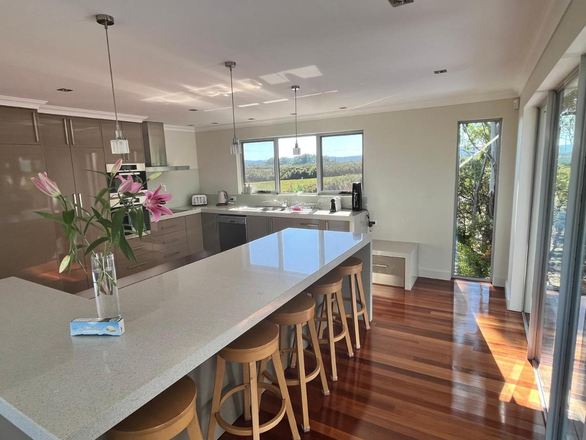 Harbour Lookout Villa Strahan Buitenkant foto